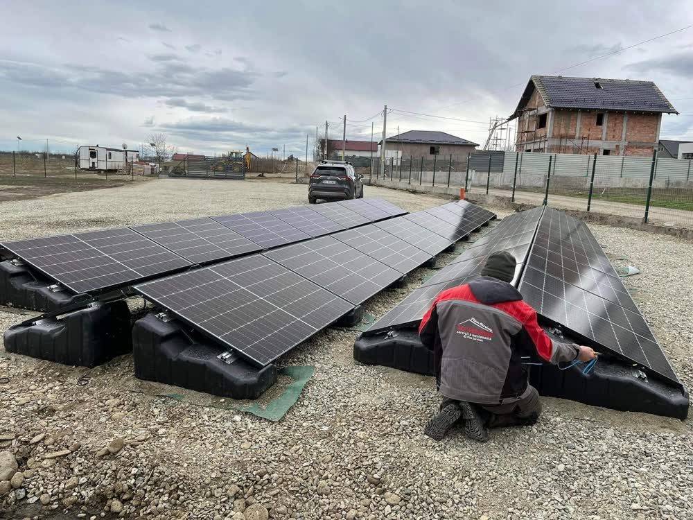 Sistem fotovoltaic 18 kW GramBox la sol Bacău — Plan Services