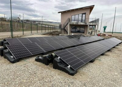 Sistem  fotovoltaic on grid 18 kwh montat la sol pe sistem GramBox